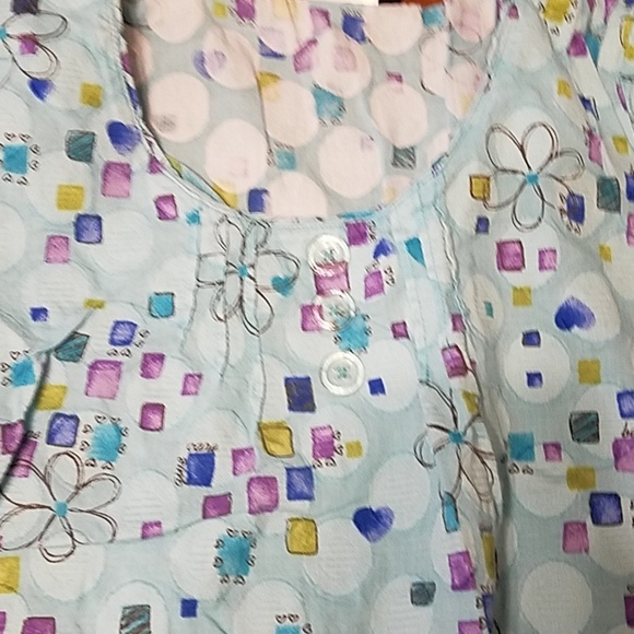 Cherokee Scrub top in Blue With Print Design In Gentlt Used Condition - Picture 3 of 8